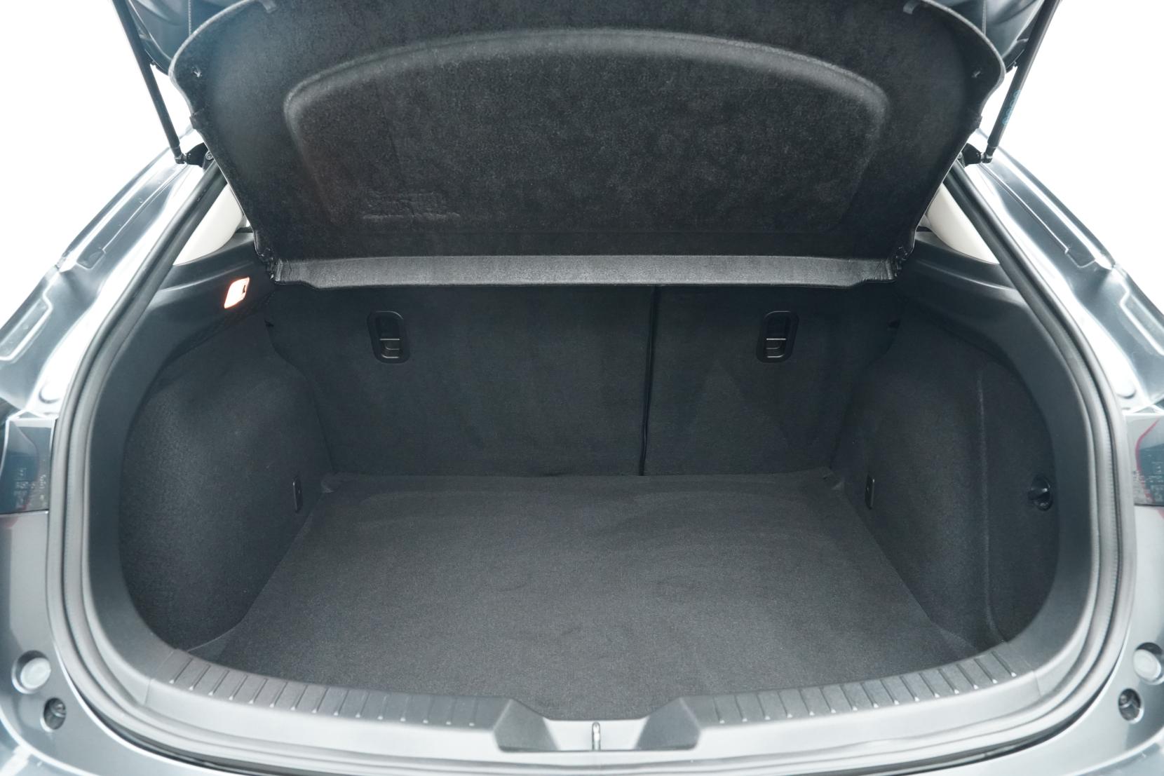 Mazda Axela 2.0 SPORT 20S TOURING