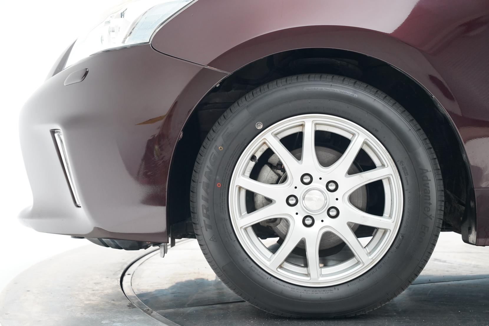Toyota Prius Alpha G 5 Seater