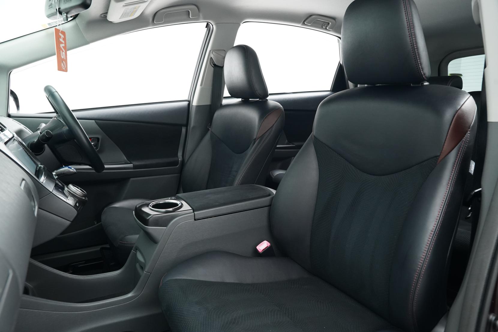 Toyota Prius Alpha G 5 Seater