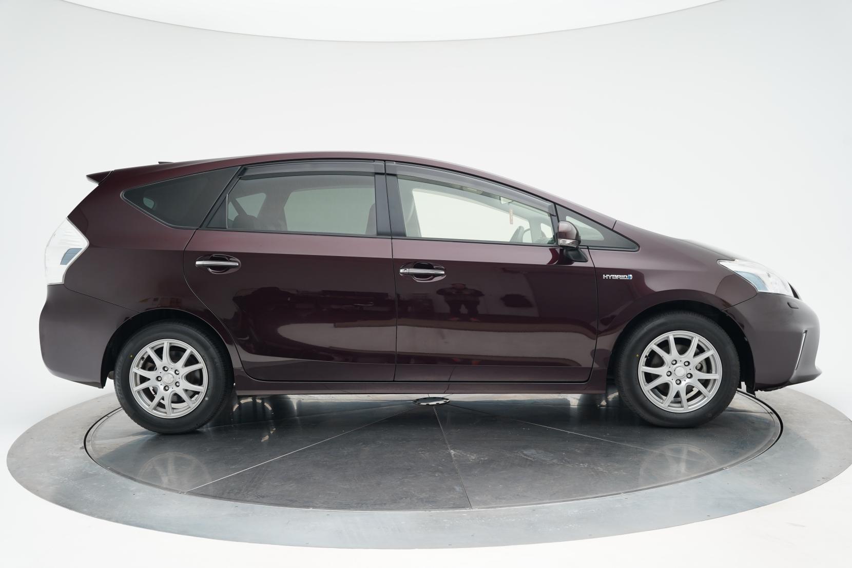 Toyota Prius Alpha G 5 Seater