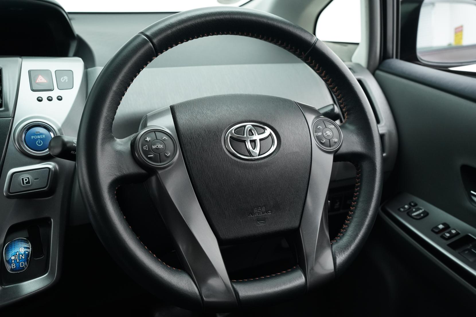 Toyota Prius Alpha G 5 Seater
