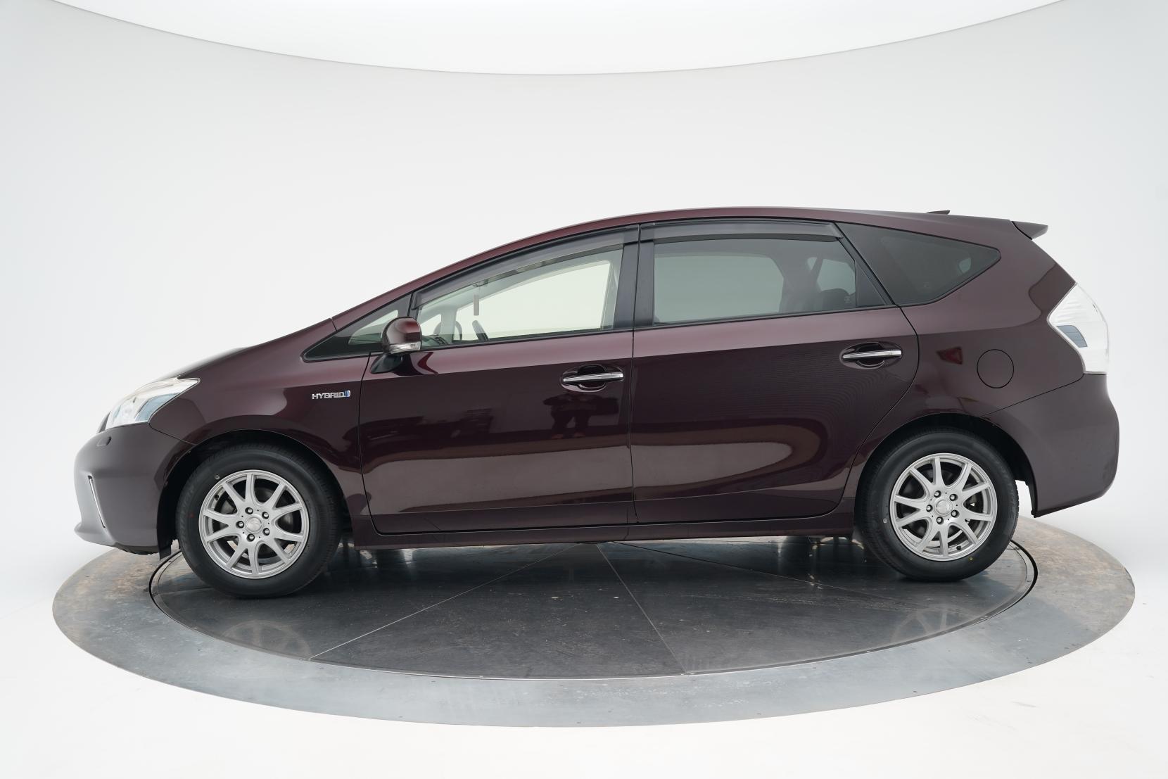 Toyota Prius Alpha G 5 Seater