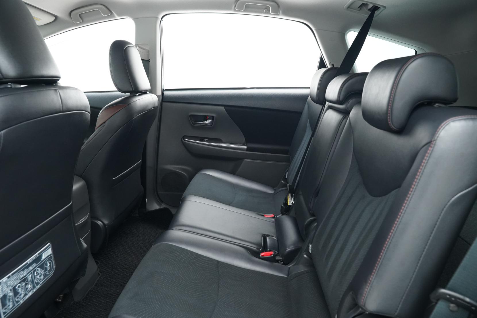 Toyota Prius Alpha G 5 Seater