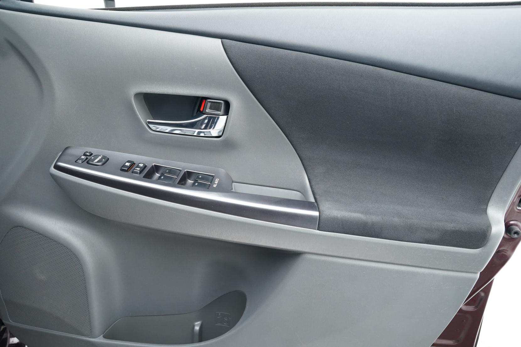 Toyota Prius Alpha G 5 Seater