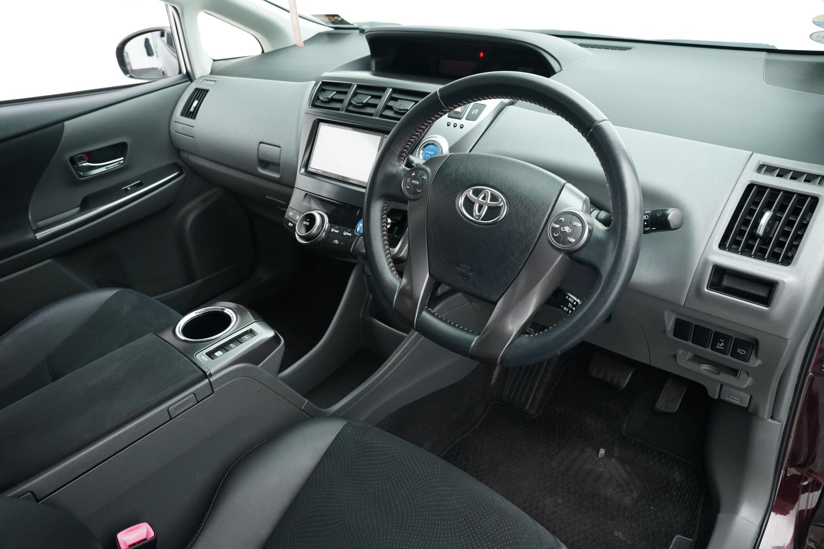 Toyota Prius Alpha G 5 Seater