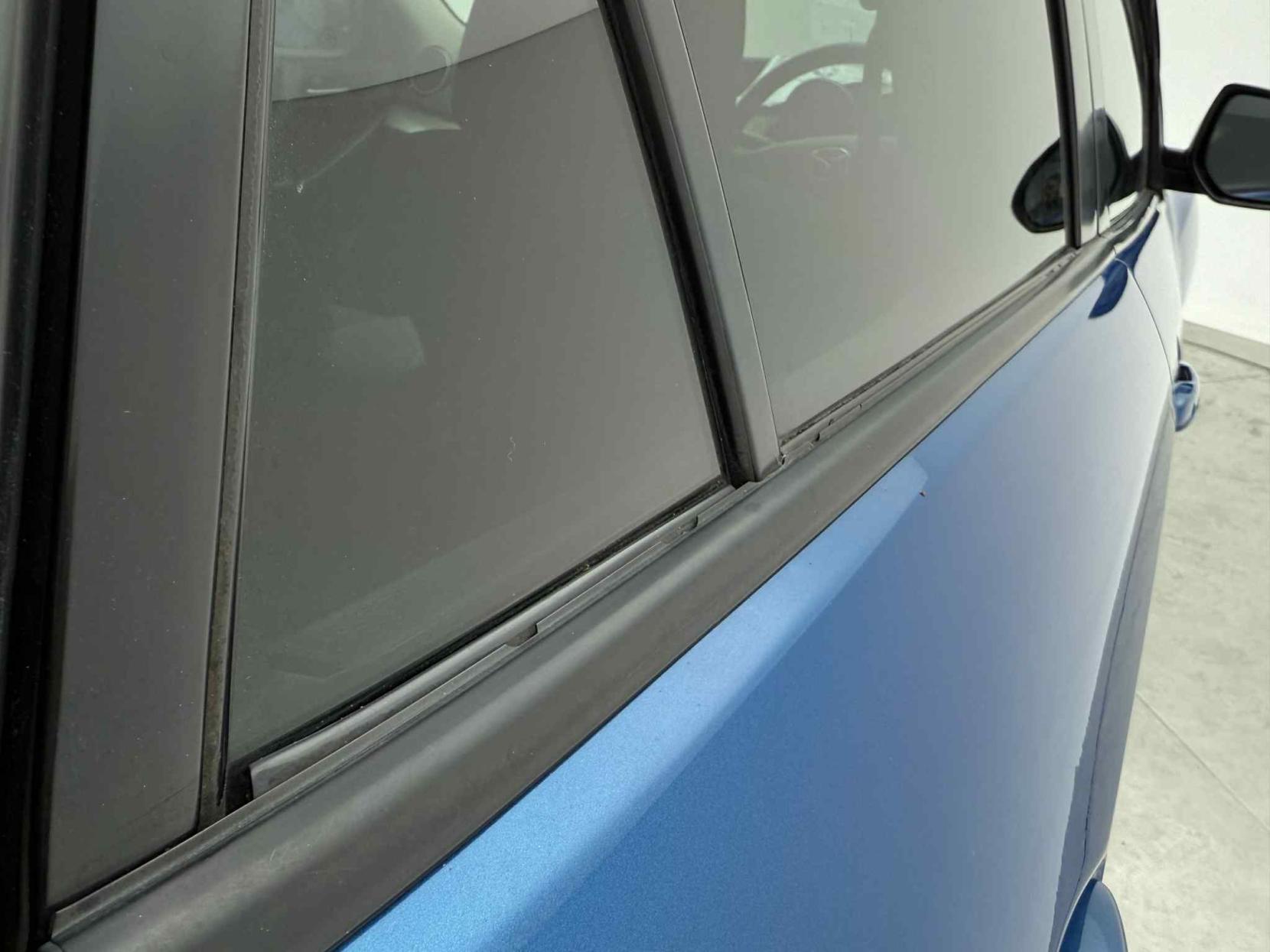 Mazda Axela SPORT 20C COMFORT P