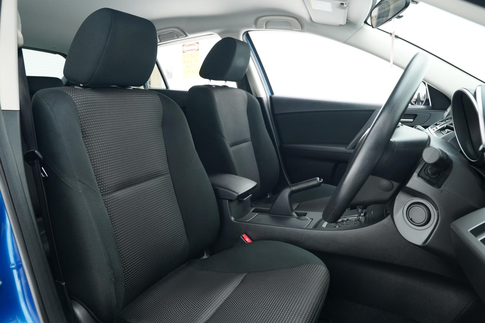 Mazda Axela SPORT 20C COMFORT P