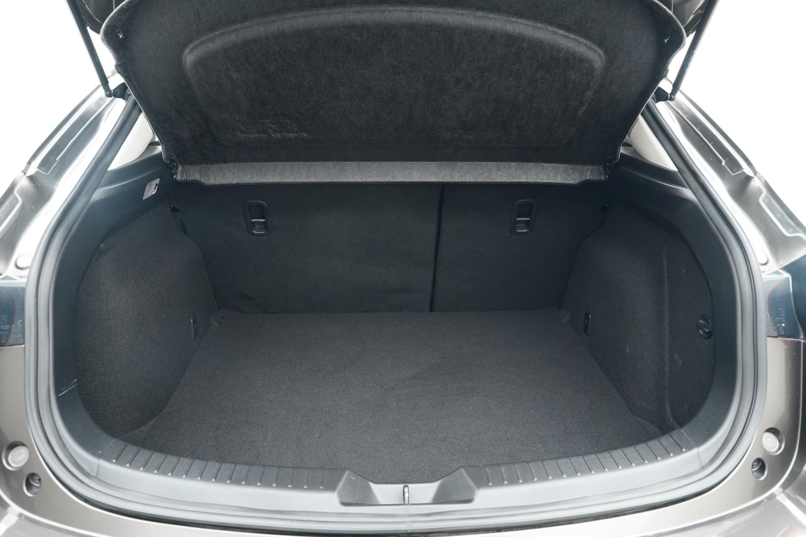 Mazda Axela 2.0 SPORT 20S TOURING