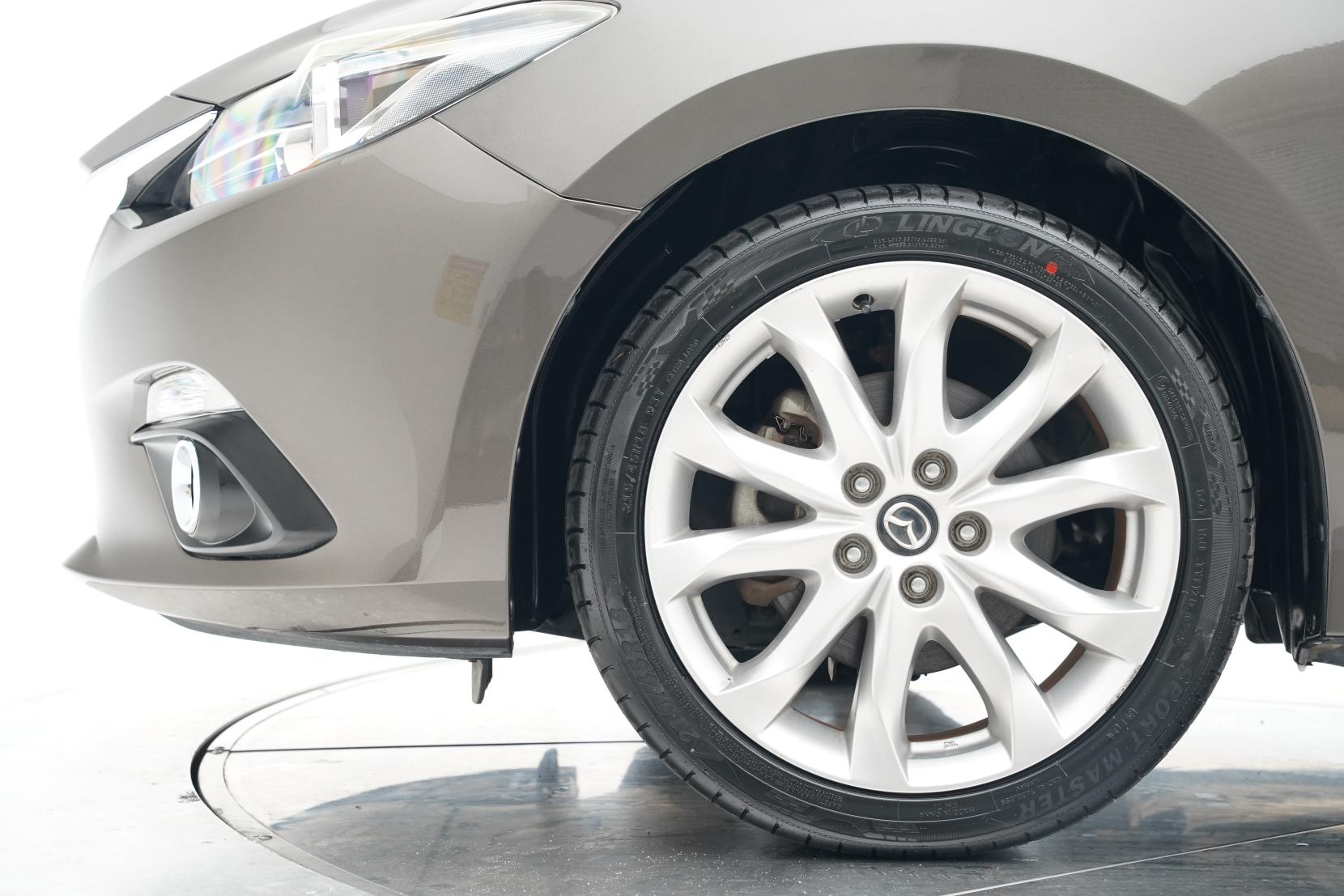 Mazda Axela 2.0 SPORT 20S TOURING