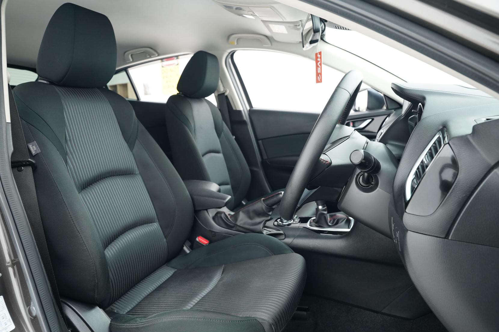 Mazda Axela 2.0 SPORT 20S TOURING