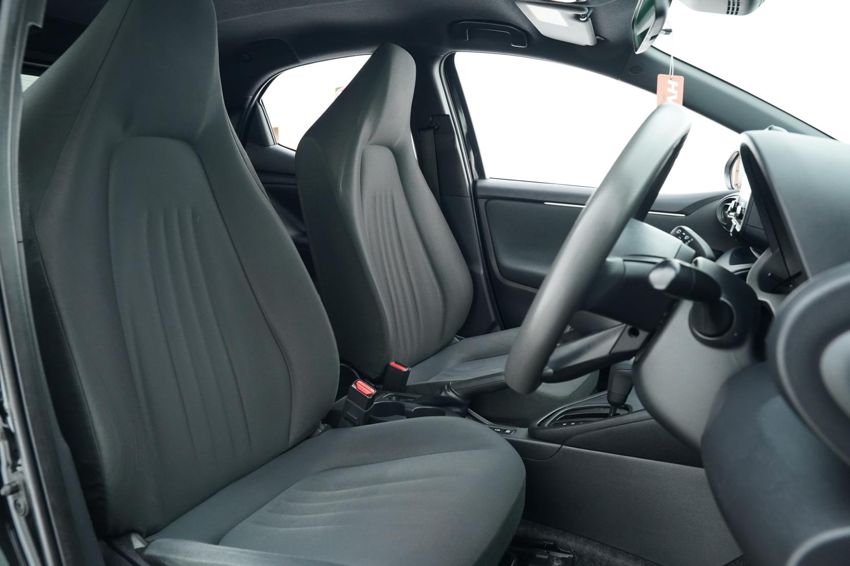 Toyota Yaris 1.5 Hybrid X