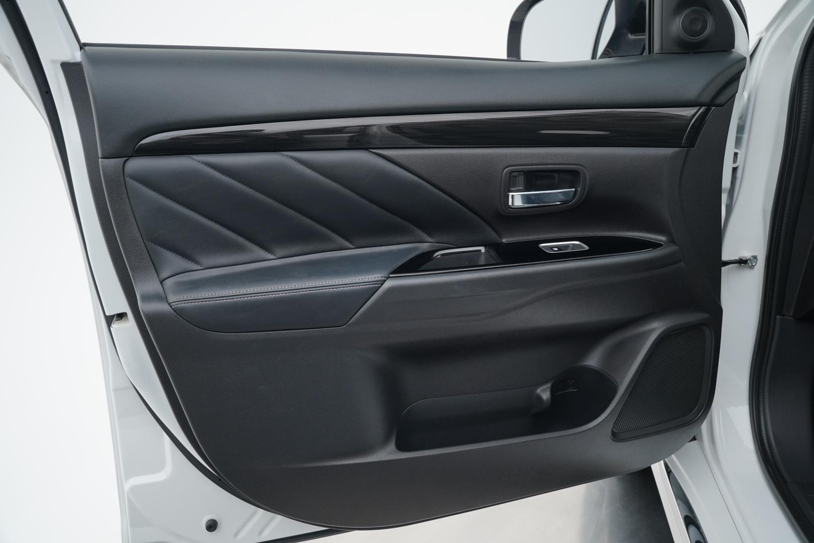 Mitsubishi Outlander 2.4 PHEV G SAFETY PACKAGE