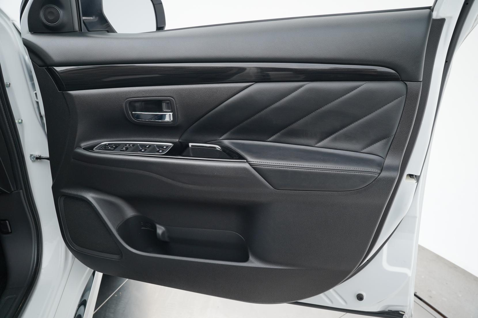 Mitsubishi Outlander 2.4 PHEV G SAFETY PACKAGE