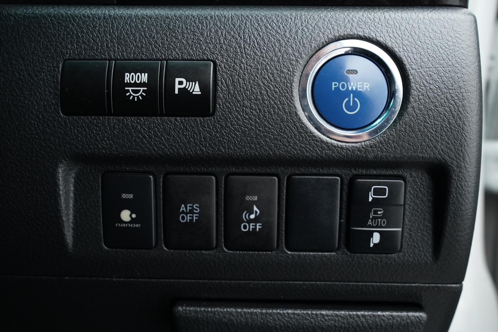 Toyota Vellfire 2.4 Hybrid 4WD ZR