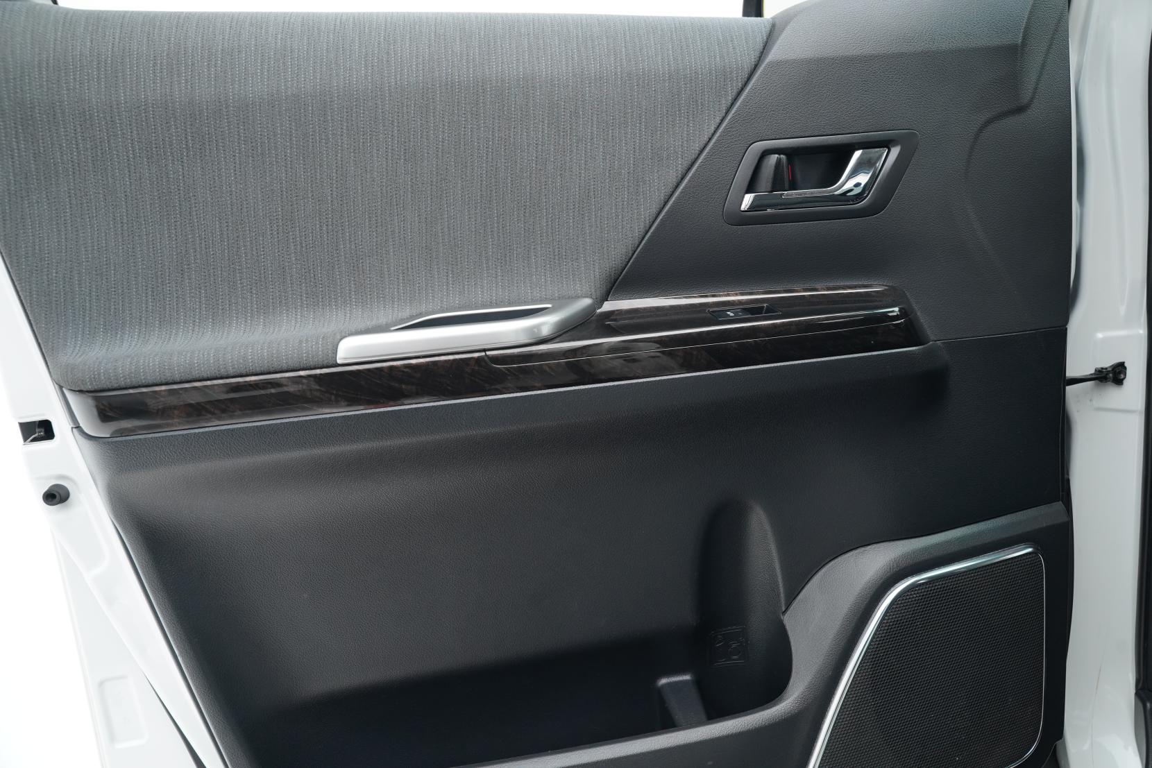 Toyota Vellfire 2.4 Hybrid 4WD ZR