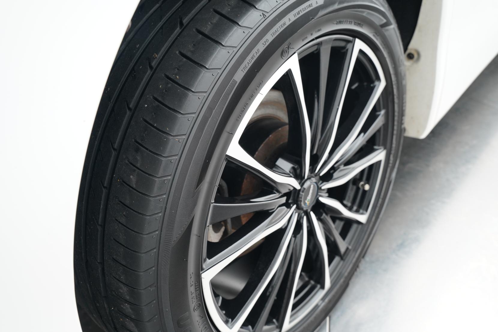 Toyota Vellfire 2.4 Hybrid 4WD ZR