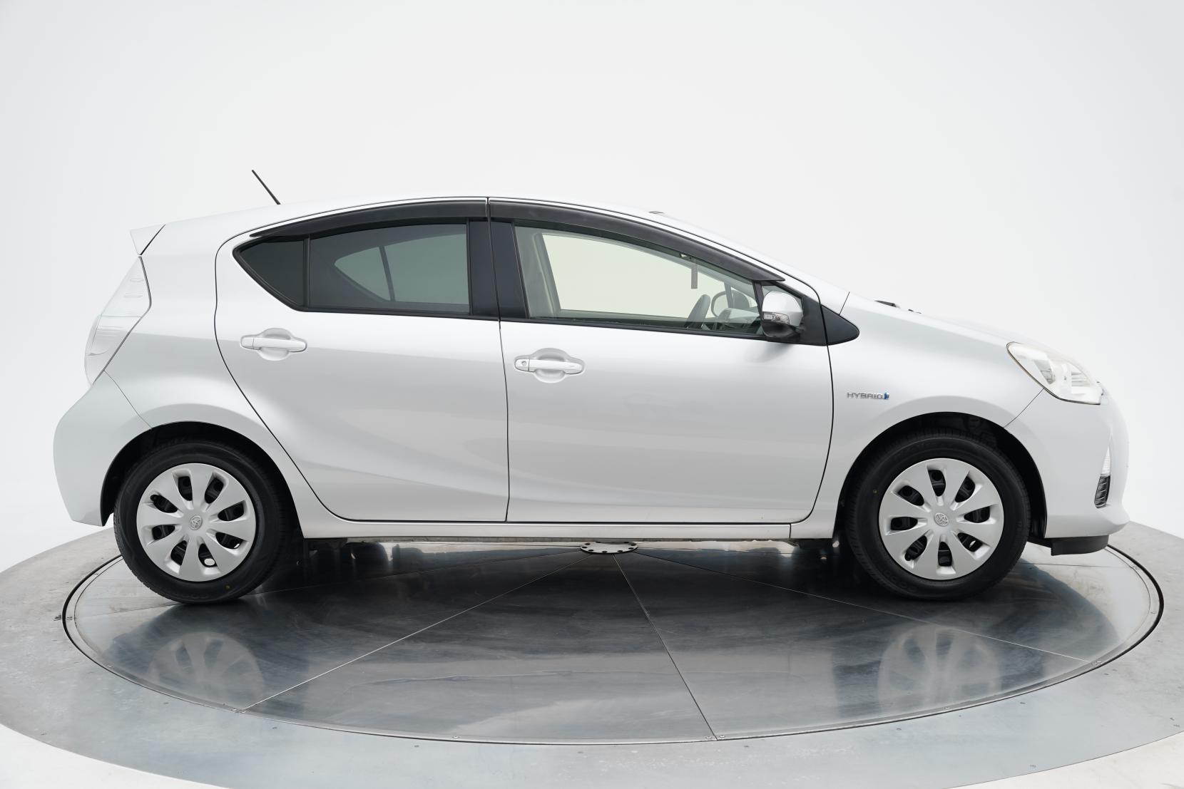 Toyota Aqua 1.5 S Push Start