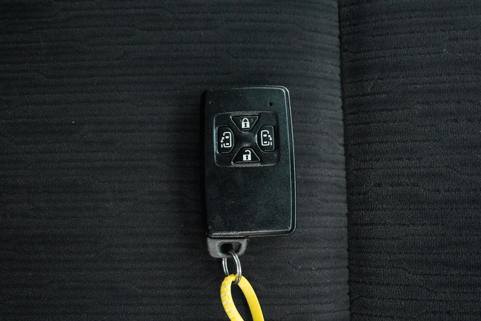 Toyota Vellfire 2.4 2.4Z 8ST