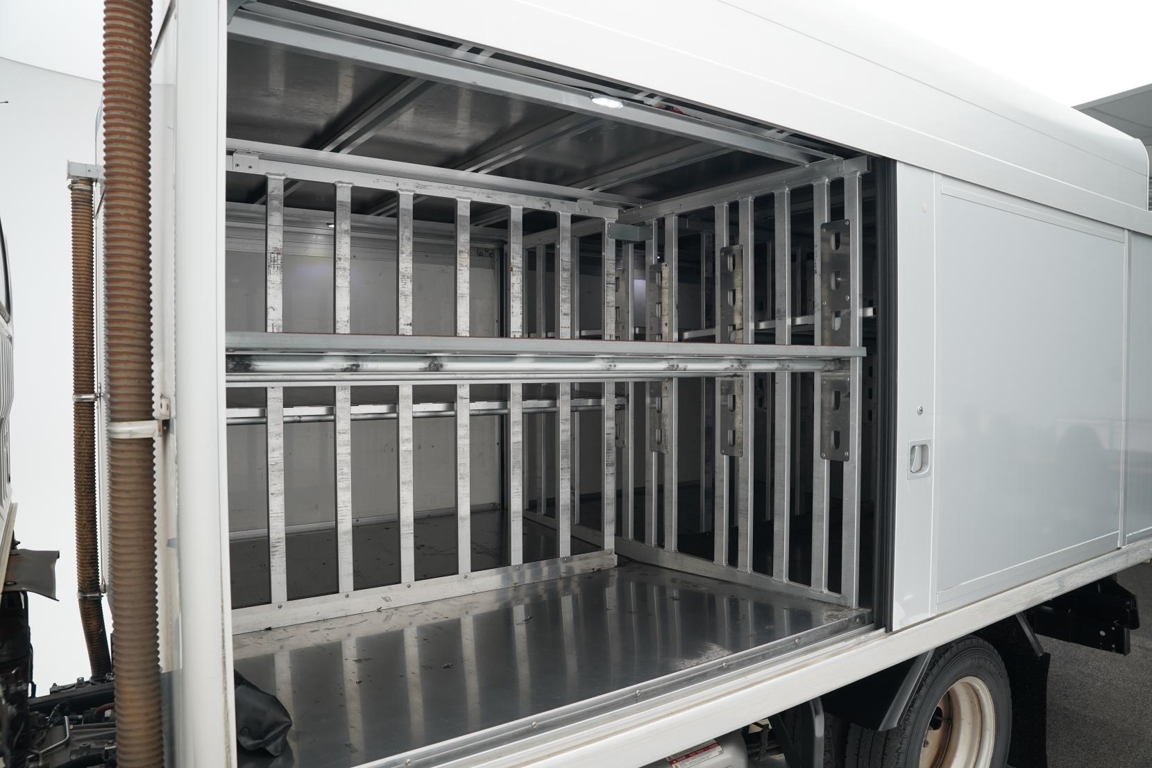 Hino HINO Dutro 125LT 4.0 Bottle Truck