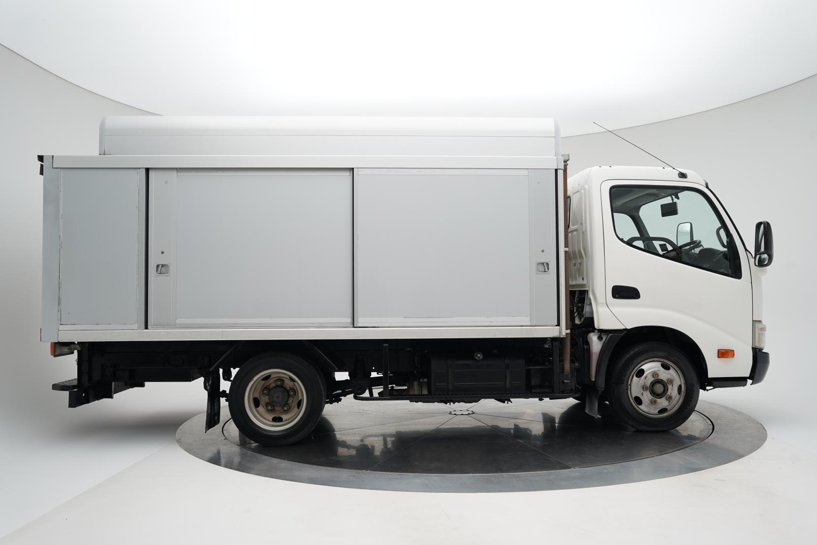 Hino HINO Dutro 125LT 4.0 Bottle Truck