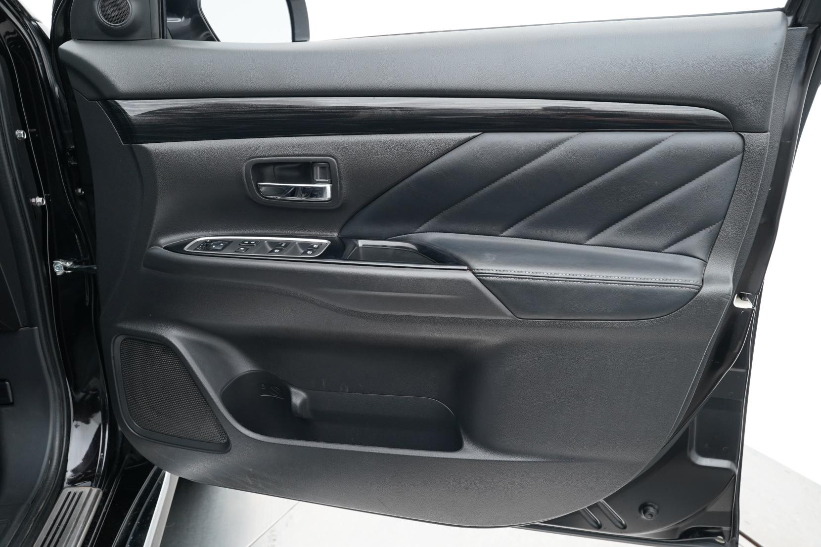 Mitsubishi Outlander 2.0 PHEV G 4wd Facelift Model