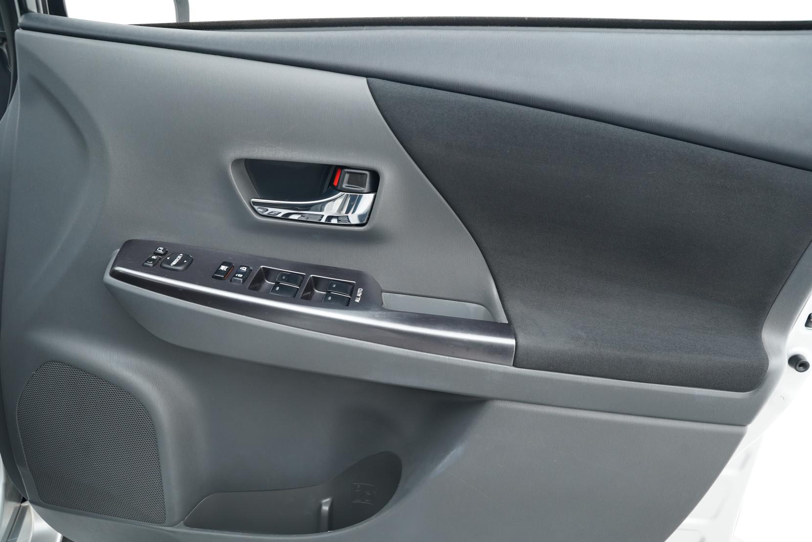 Toyota Prius Alpha S 7 Seater