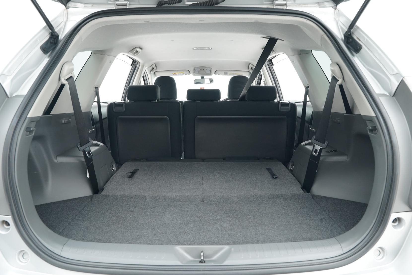 Toyota Prius Alpha S 7 Seater