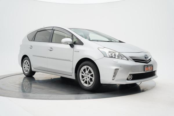 Toyota Prius Alpha S 7 Seater