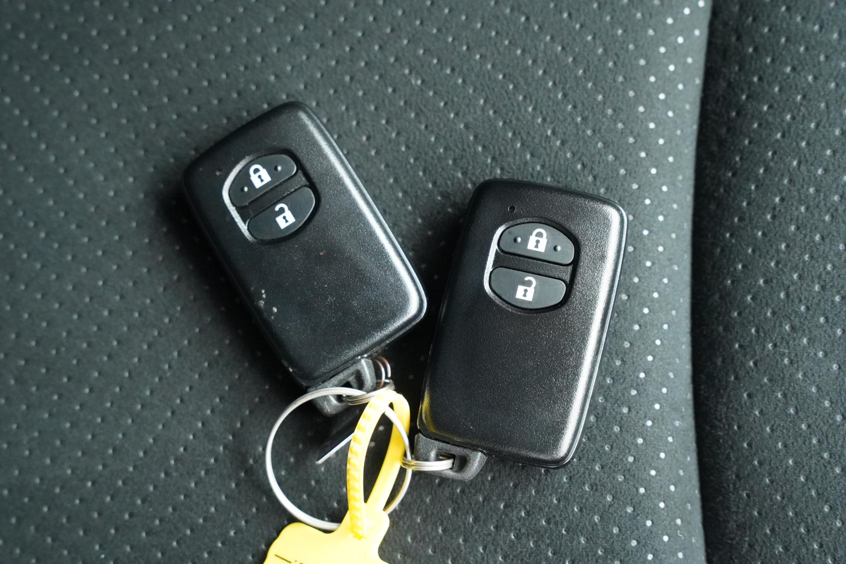 Toyota Prius Alpha S 7 Seater