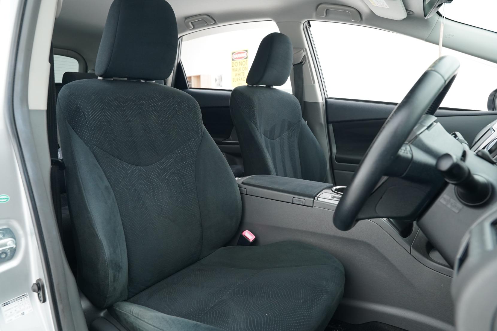 Toyota Prius Alpha S 7 Seater