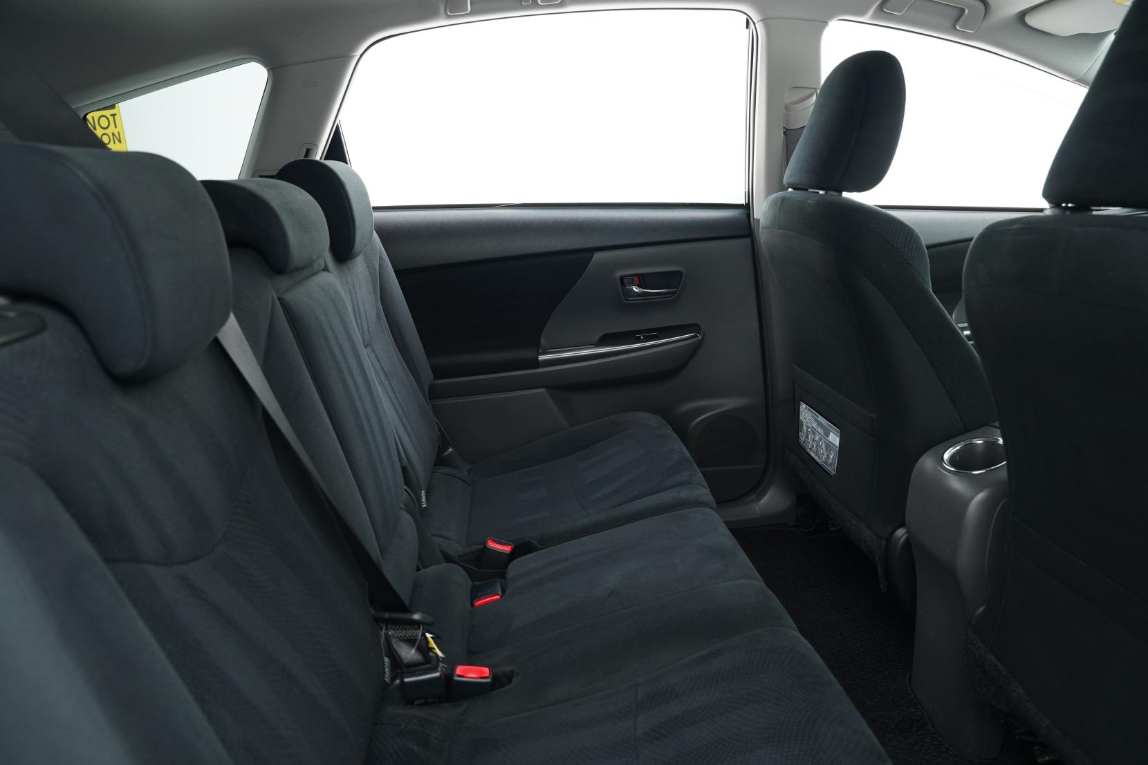 Toyota Prius Alpha S 7 Seater