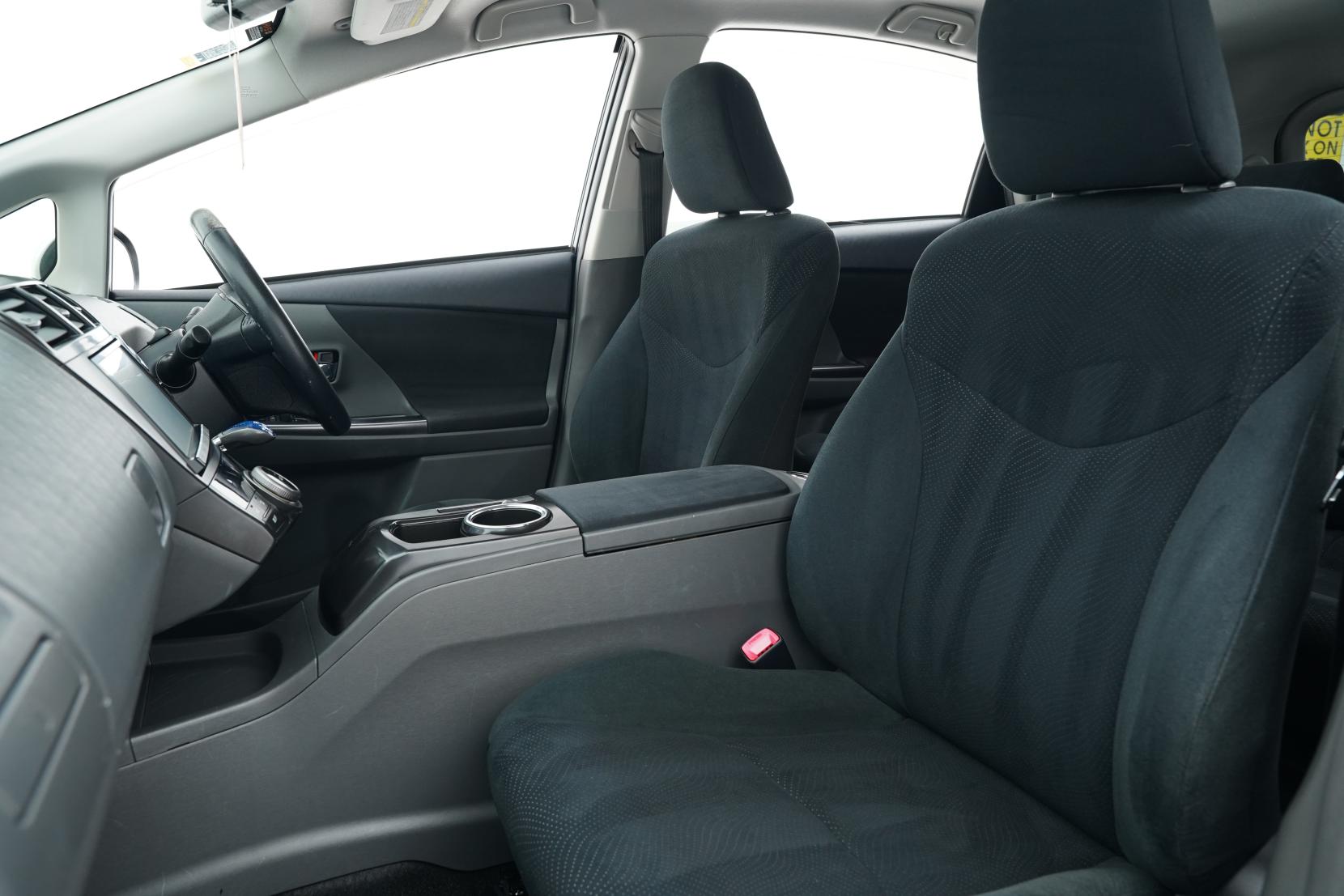 Toyota Prius Alpha S 7 Seater