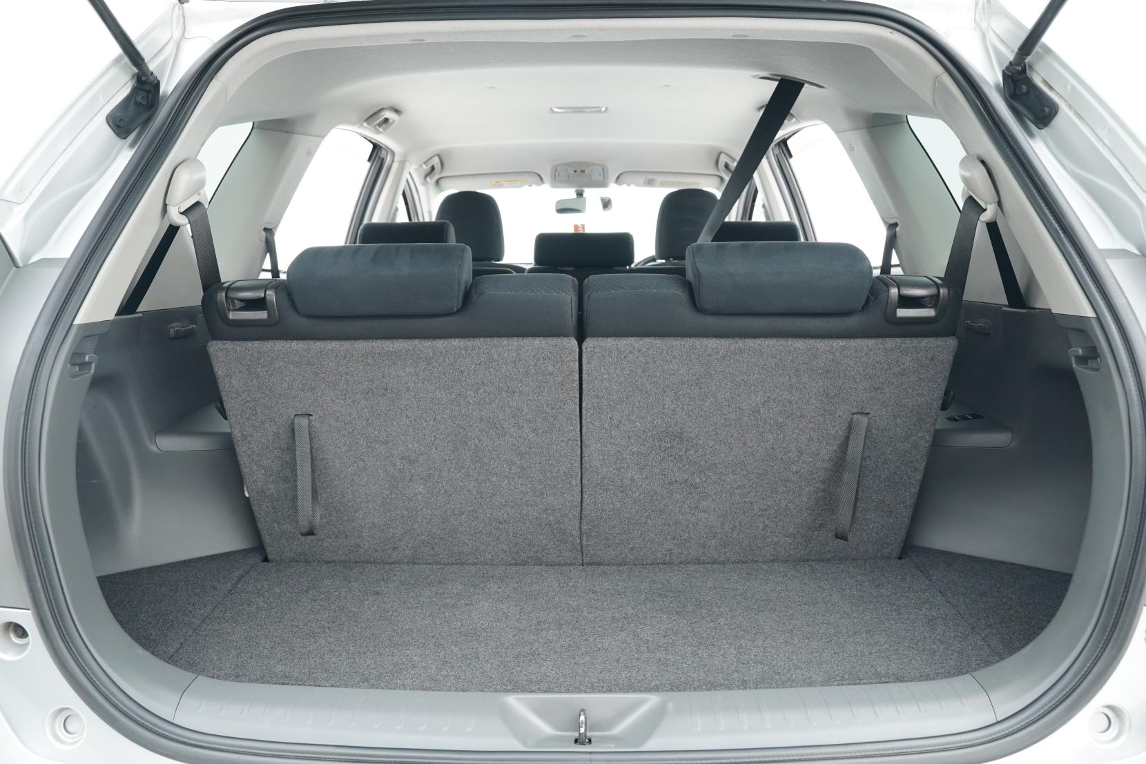 Toyota Prius Alpha S 7 Seater