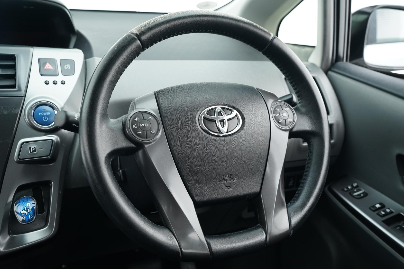 Toyota Prius Alpha S 7 Seater