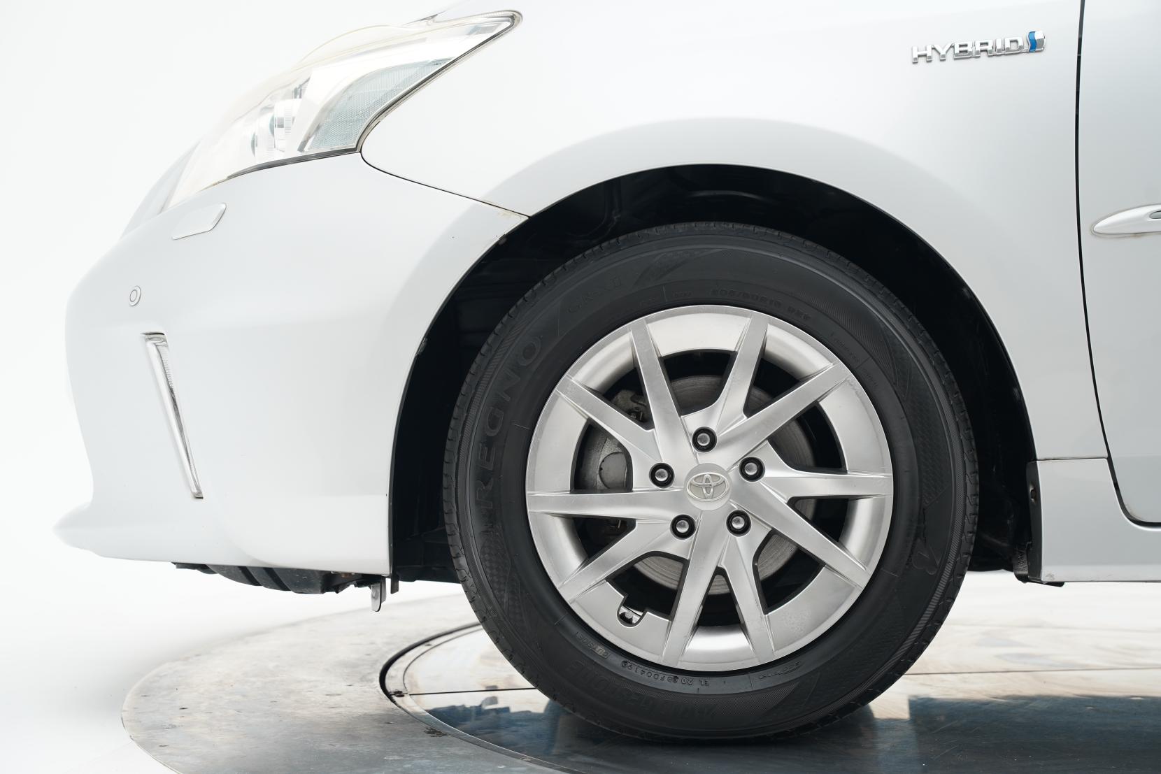 Toyota Prius Alpha S 7 Seater