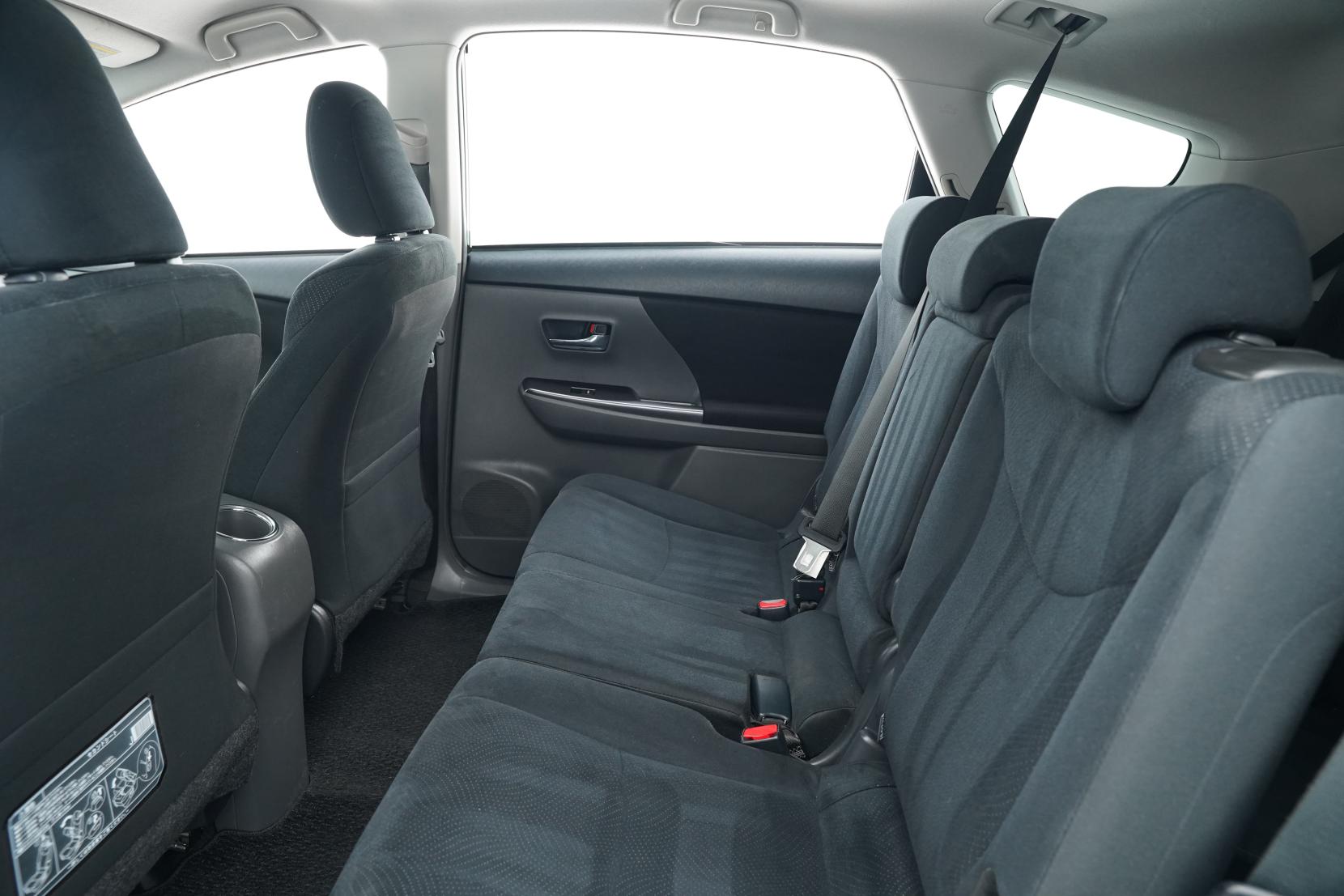 Toyota Prius Alpha S 7 Seater