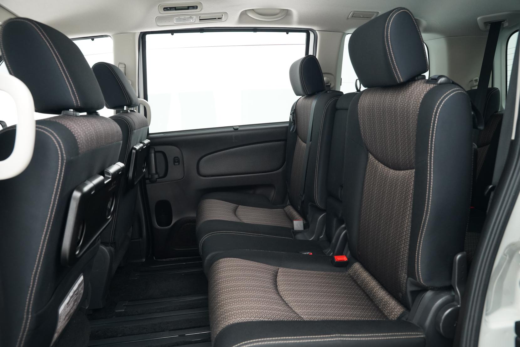 Nissan Serena 2.0 Hybrid Highway Star V Selection
