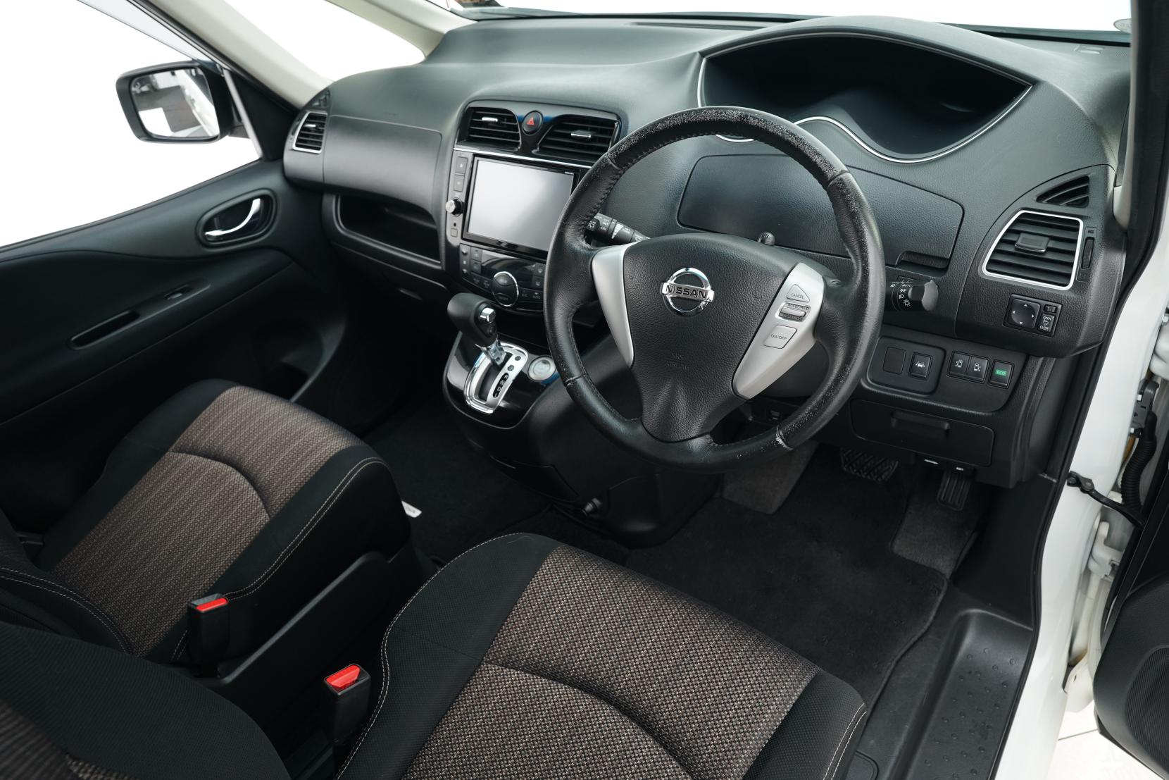 Nissan Serena 2.0 Hybrid Highway Star V Selection
