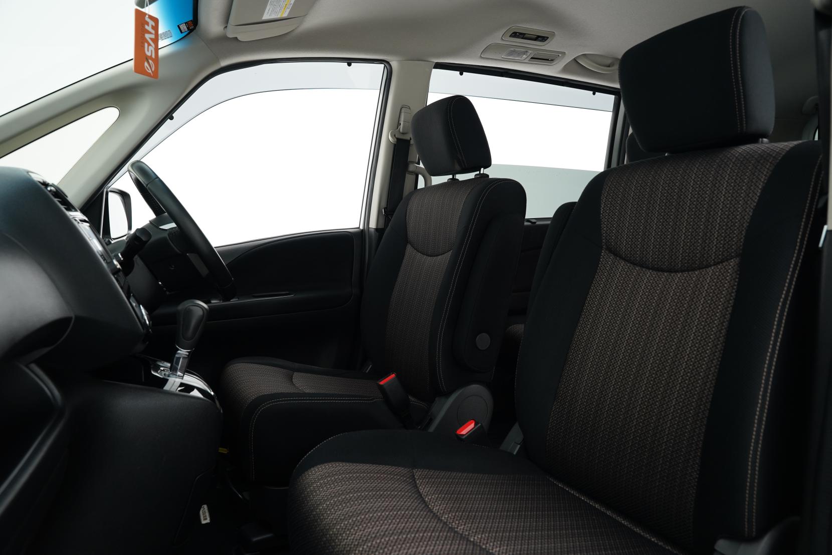 Nissan Serena 2.0 Hybrid Highway Star V Selection