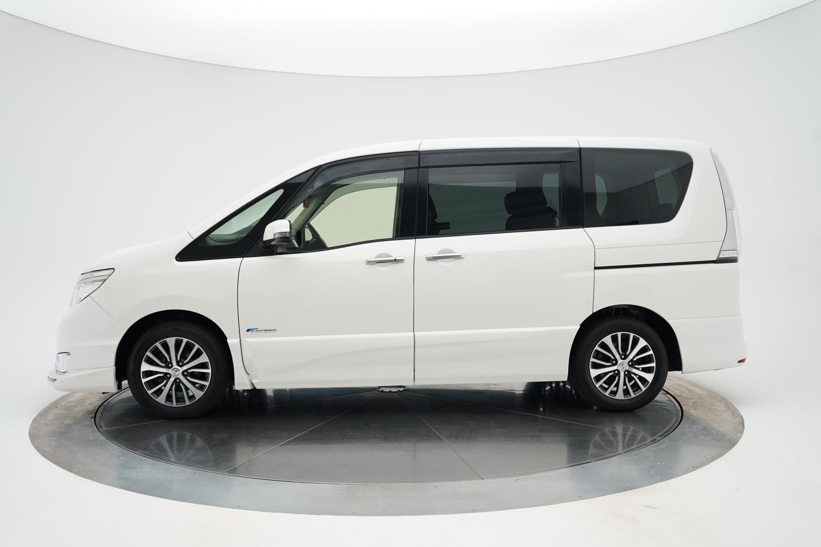 Nissan Serena 2.0 Hybrid Highway Star V Selection