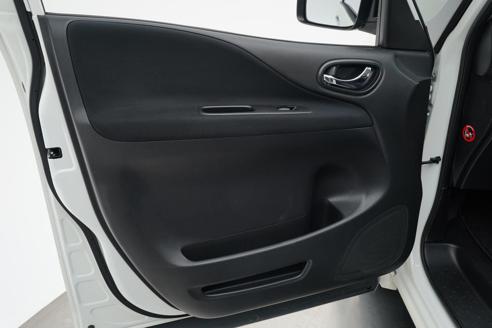 Nissan Serena 2.0 Hybrid Highway Star V Selection