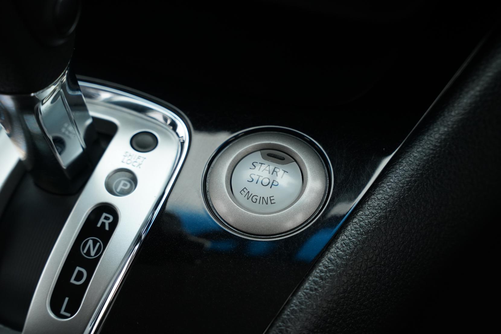 Nissan Serena 2.0 Hybrid Highway Star V Selection