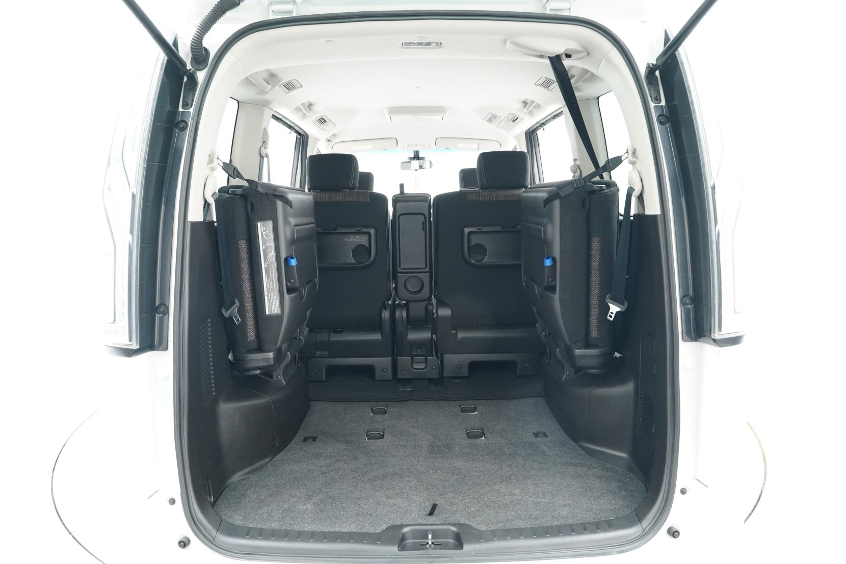 Nissan Serena 2.0 Hybrid Highway Star V Selection