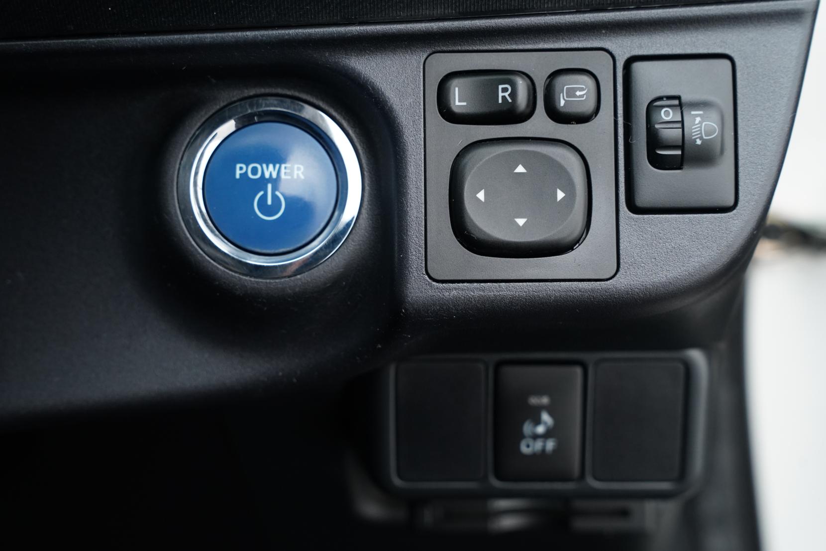 Toyota Aqua 1.5 G LEATHER PACKAGE