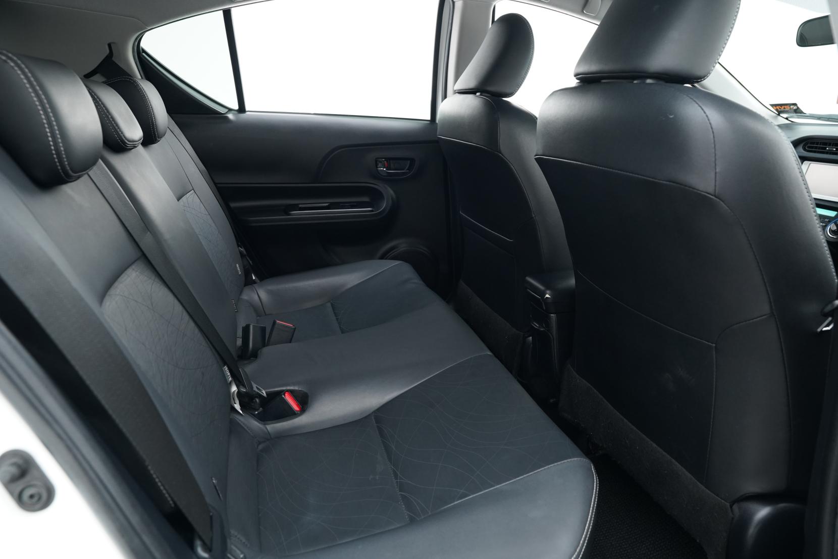 Toyota Aqua 1.5 G LEATHER PACKAGE