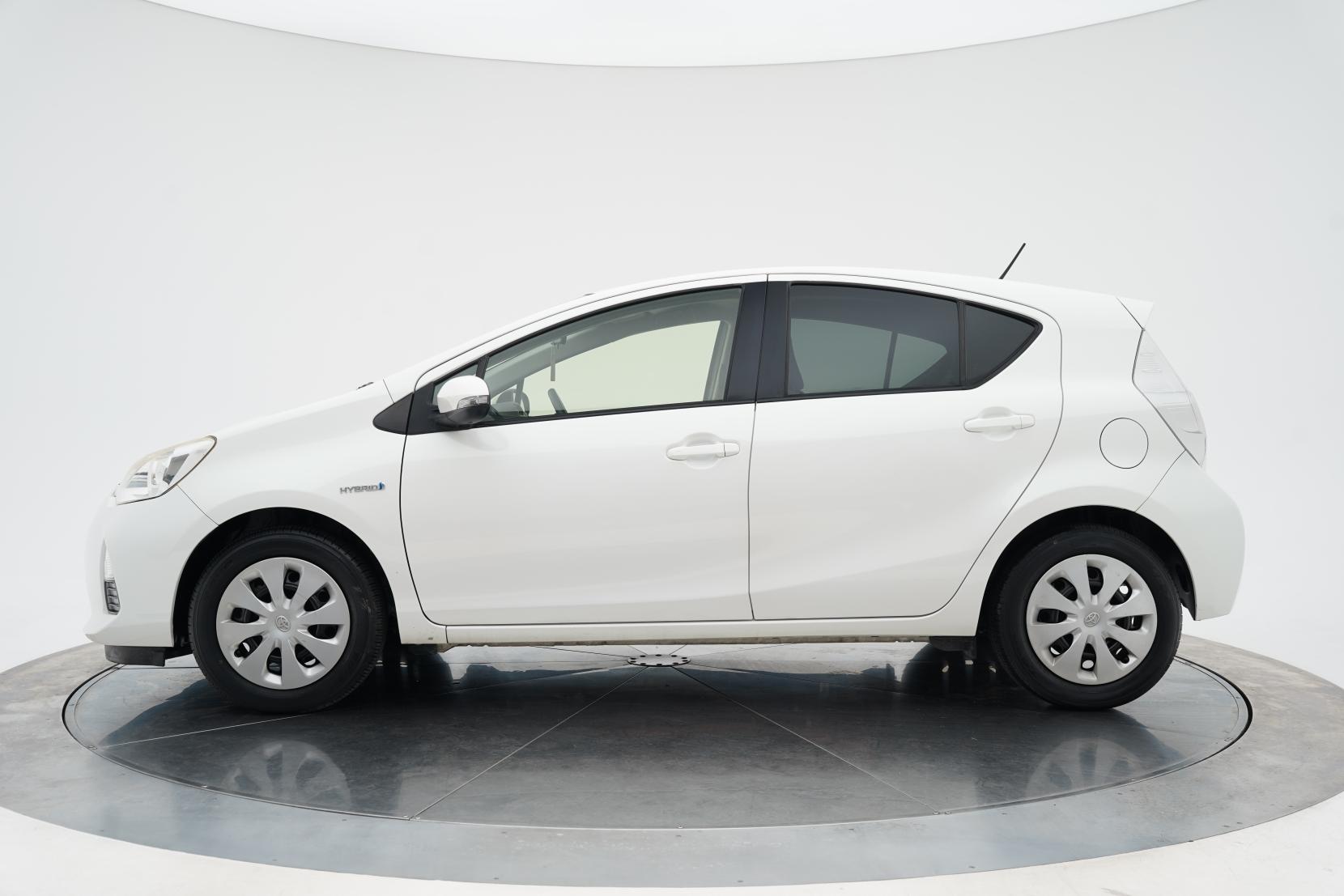 Toyota Aqua 1.5 G LEATHER PACKAGE