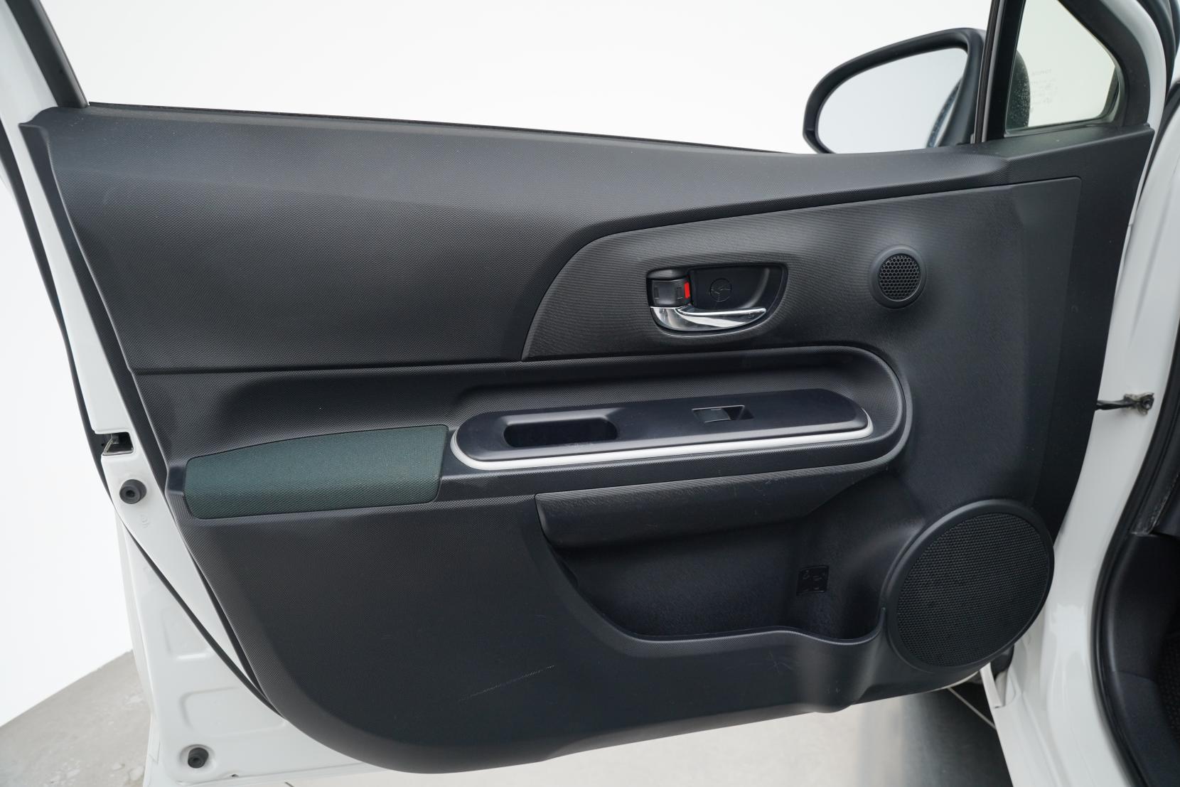 Toyota Aqua 1.5 G LEATHER PACKAGE