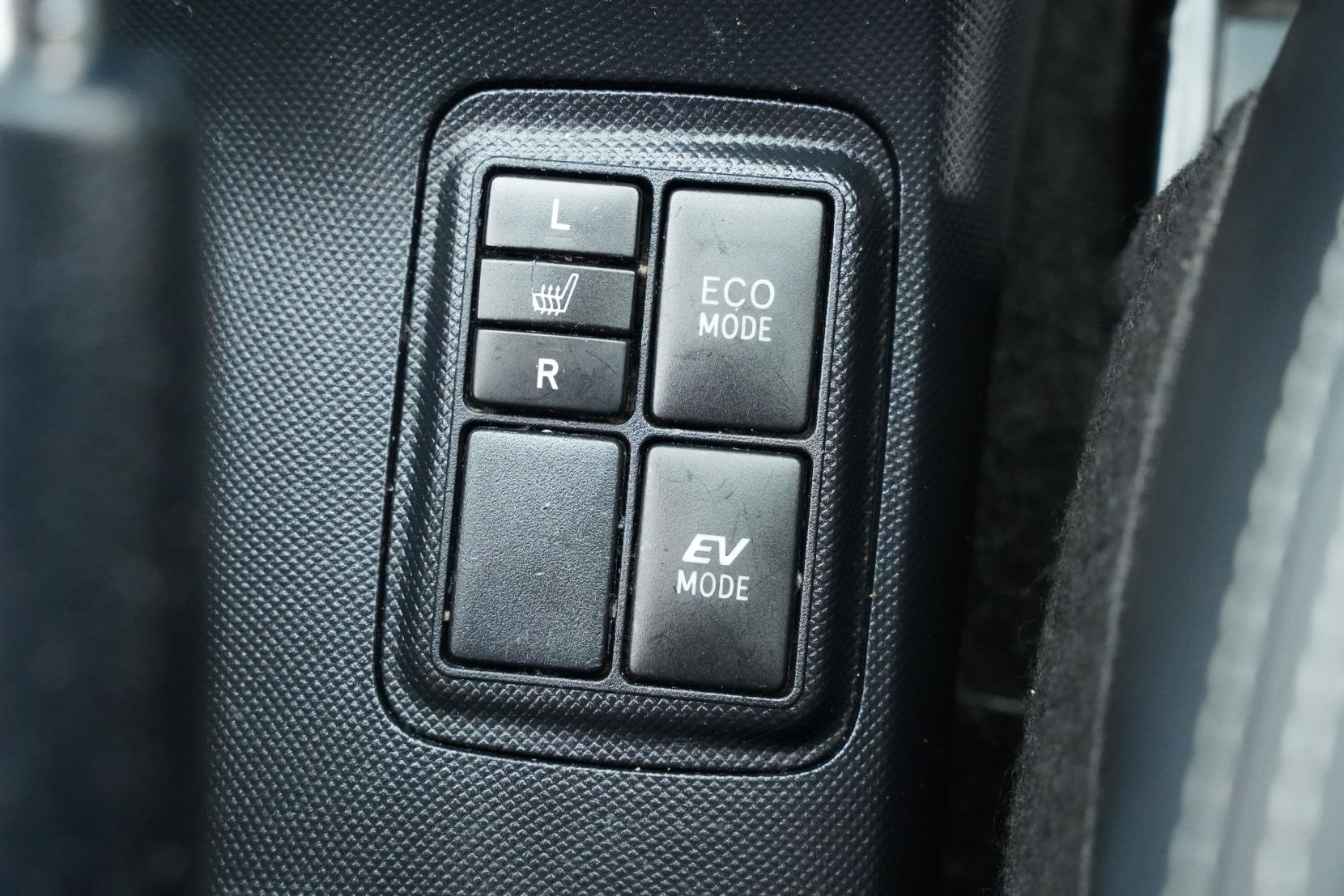 Toyota Aqua 1.5 G LEATHER PACKAGE