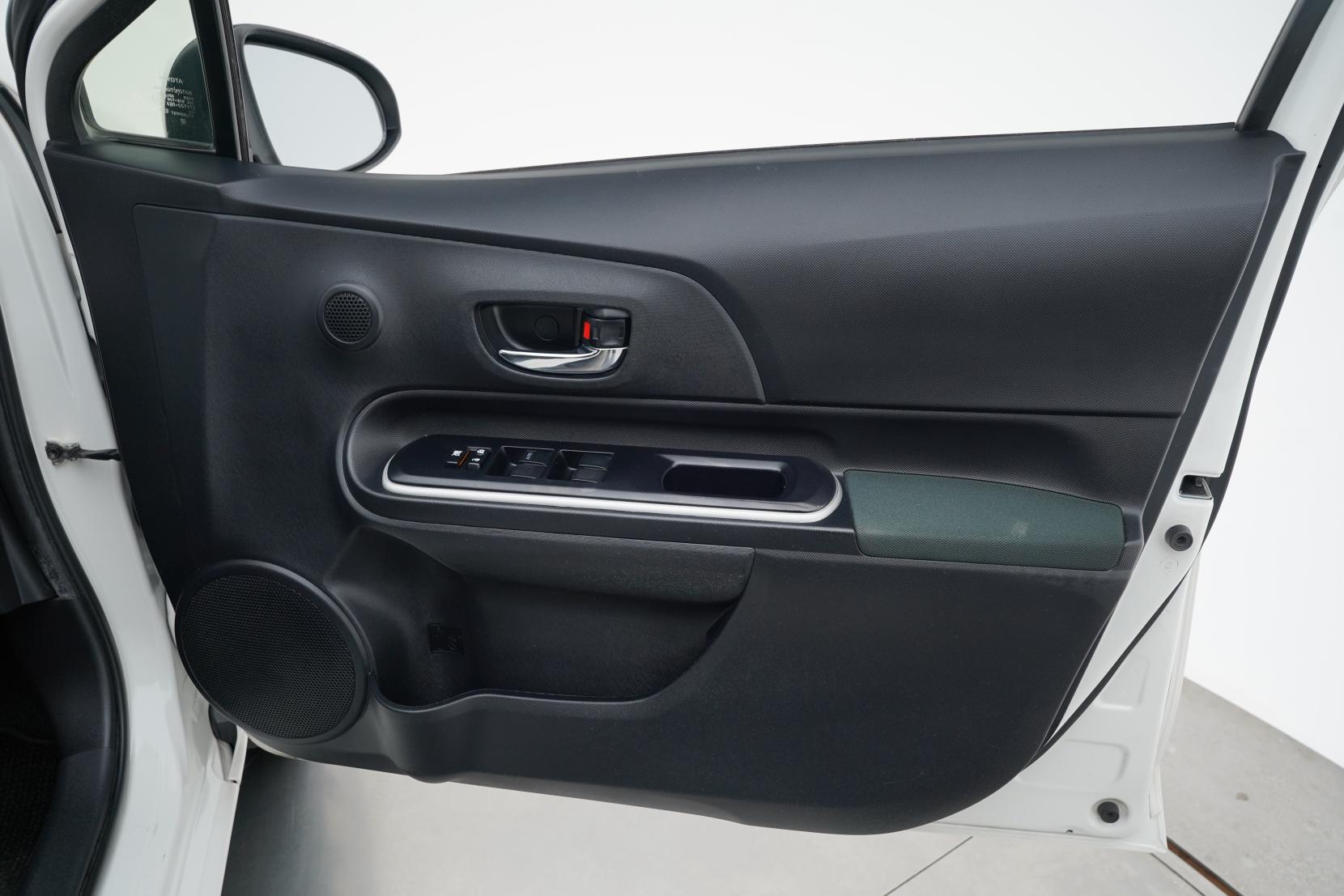 Toyota Aqua 1.5 G LEATHER PACKAGE