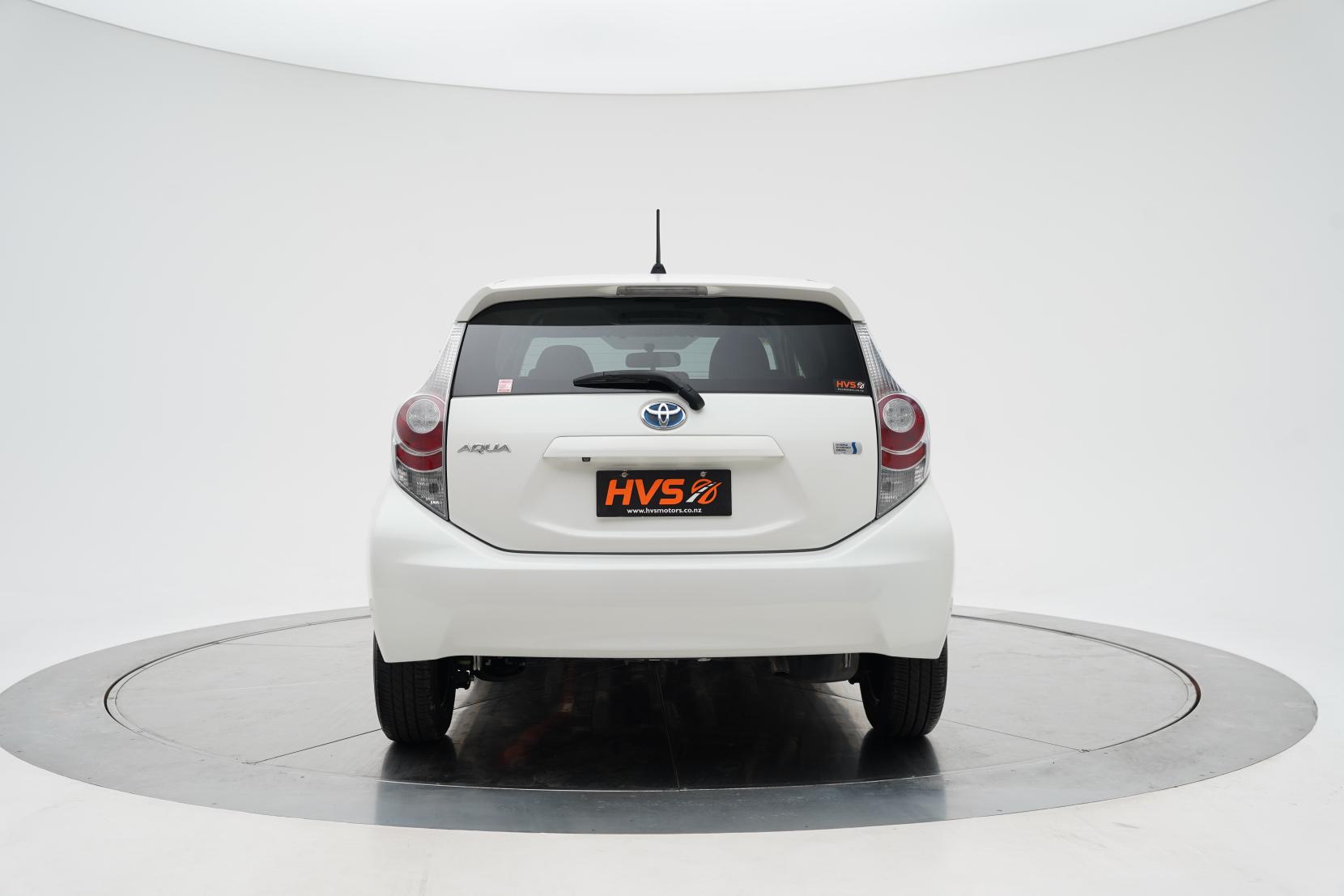 Toyota Aqua 1.5 G LEATHER PACKAGE